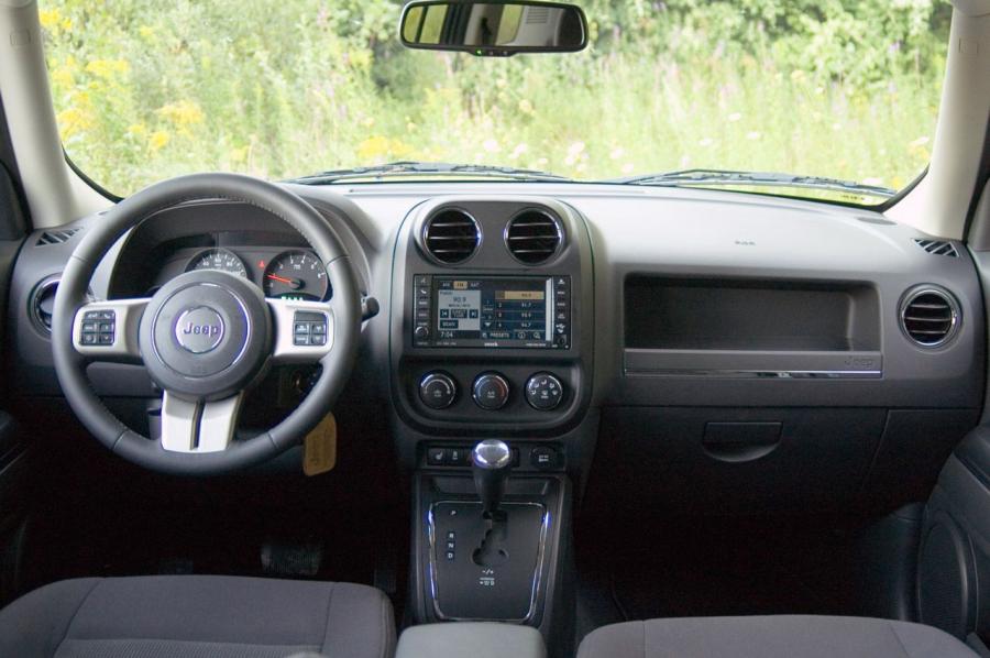  Jeep Patriot 2012 года  (фото 25 из 40)